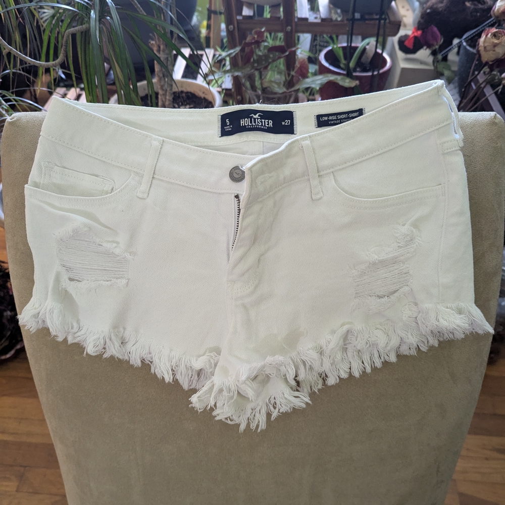 NWOT Hollister Women's White Distressed Shorts